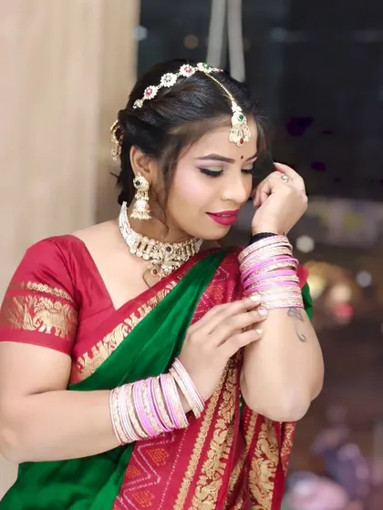 A beautiful pose that showcases the entire look, from the hair accessories to the saree.