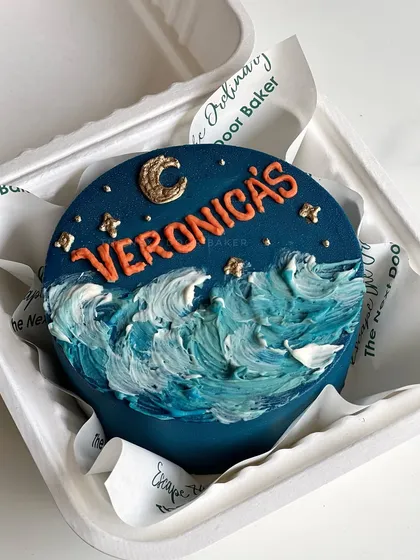 Inspired by Van Gogh's "Starry Night," this mini cake features painted buttercream waves under a crescent moon. It's a tiny piece of edible art.
