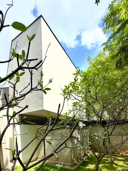 A duplicate of ID 102.