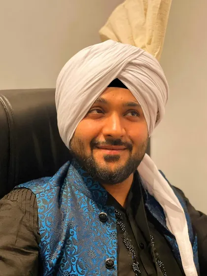 Trying out a new style with a traditional Punjabi turban. What do you guys think of this look?