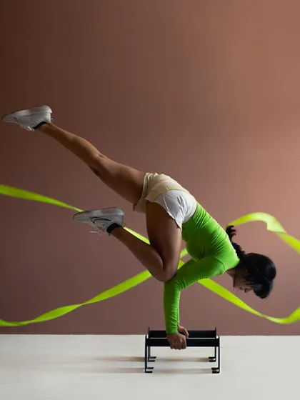 A dynamic shot from a fitness campaign produced in my studio. The focus was on capturing strength, movement, and the clean aesthetic of the brand.