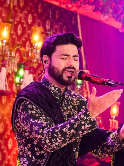 The artist Bismil lost in his performance. His emotive singing, combined with the rich, traditional decor of red patterns and ornate chandeliers, made for a truly powerful and moving Sufi mehfil.