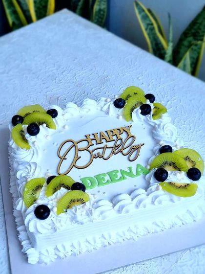 A fresh and simple Tres Leches cake. While the cake itself is the star, I show how to decorate it elegantly with whipped cream piping and fresh fruit.