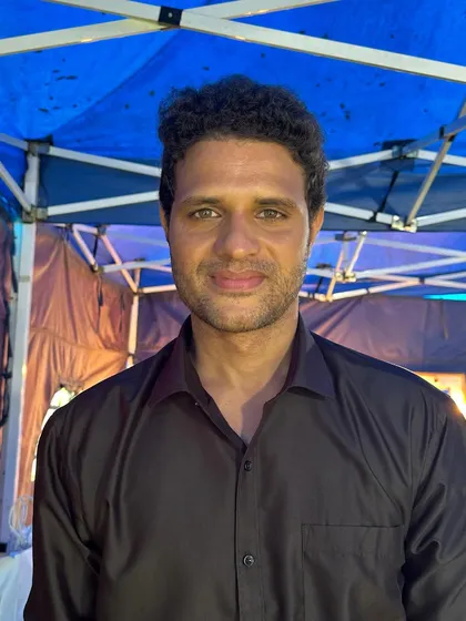An example of my undetectable makeup for men, created for an Amazon Prime Video shoot. The focus here is on clean grooming, evening out skin tone, and ensuring a natural, non-makeup finish for the camera.