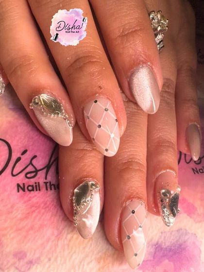 An elegant and intricate design with a mix of cat eye, lattice patterns, and 3D silver accents.