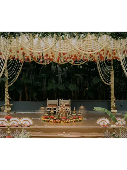 A duplicate of 412, offering a clear and detailed view of the main ceremony stage.