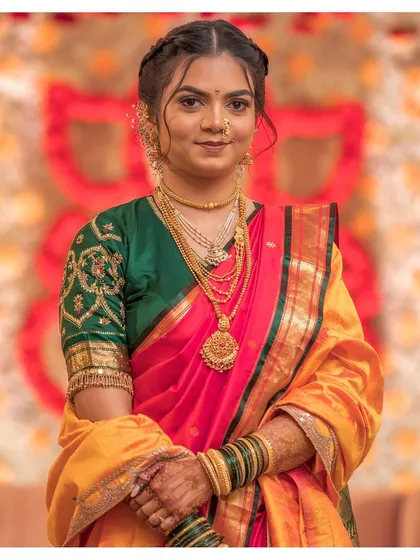 A classic and timeless look for Aditi's nine-yard elegance. The combination of a traditional saree, modern braided hair, and fresh makeup created a look that was simply perfect.