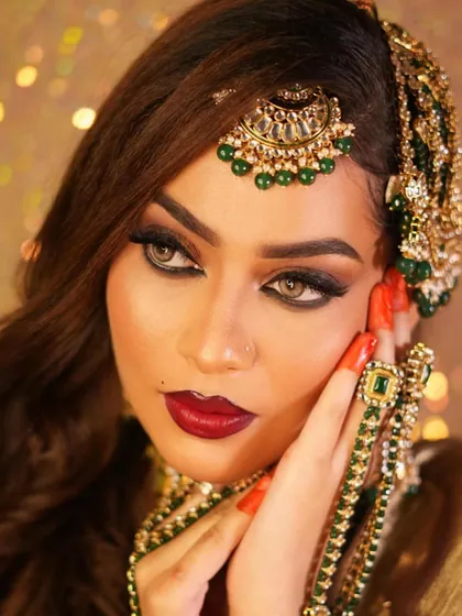 A final, stunning close-up of the Muslim bridal look, a testament to the advanced skills taught in our courses.