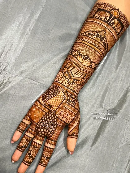 A full hand design that complements the regal arm band. The palm features a mix of paisley, peacock, and geometric patterns, creating a very rich and full bridal look.
