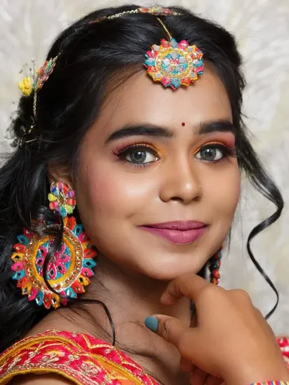 A close up on the colorful paper and gota patti floral jewellery, a trendy and lightweight option for your Haldi or Mehndi.