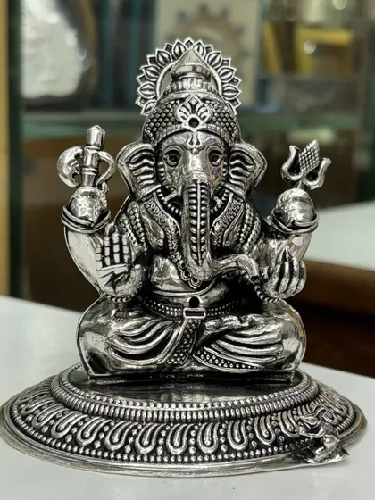 This lightweight 3D silver Ganesh murti is a perfect and budget-friendly gifting option. Its detailed design and polished finish give it a premium look, ideal for car dashboards or office desks.