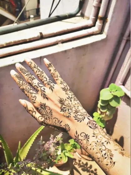 A classic Arabic henna design is always a beautiful choice. This flowing vine or 'bel' pattern runs elegantly along the back of the hand, perfect for any celebration from a sangeet to a festive get-together.