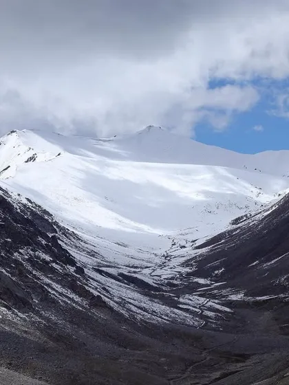 Another stunning view of the snow-covered peaks at Khardungla. This is the environment we prepare for.