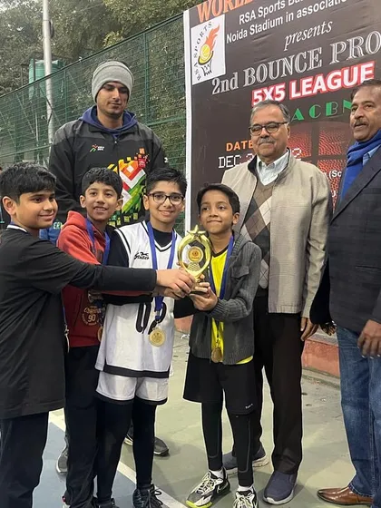 Our youngest champions. The U-10 mixed team after winning their category in the Bounce Pro League.