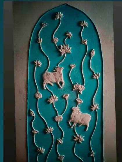 A finished Pichwai 3D relief panel for a temple setup. I love how the sacred cows and lotuses pop out from the beautiful blue background. Creating these pieces for a sacred space is a blessing for me. 🙏