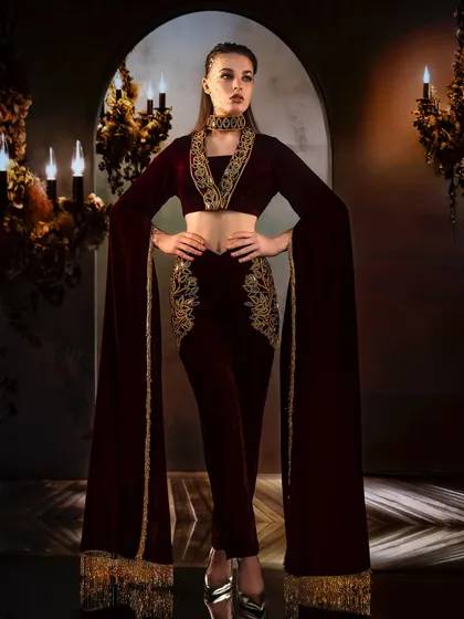 This regal setting with moody chandeliers and an arched backdrop was created entirely with projection. In my workshops, we learn how to use such backdrops and sculpt light to produce dramatic, fine art fashion portraits.