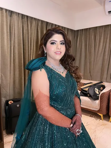 Another angle of this stunning Sangeet glam. Notice how the diamond jewelry pops against the flawless skin and defined eye makeup.