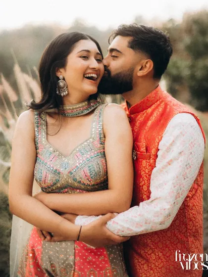 This is what pure joy looks like. I believe the best shots are the unposed ones, like this moment of genuine laughter between Rahul and Anjali. My goal is to create a relaxed space where you can just be yourselves.