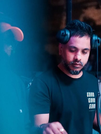 Shawn - Event DJ & VJ Services Electrifying Club Nights photo 5