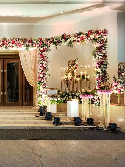 Welcoming Entrances & Aisles photo 21