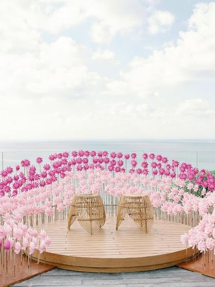 A playful and picturesque installation of pink pinwheels against the Bali sky for the 'Villa Brissa' mehendi. As the sea breeze blew, they swayed gracefully, adding a touch of whimsical motion to the beautiful setting.