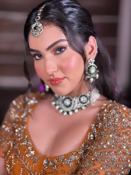 Another angle of this gorgeous festive look. The winged eyeliner is sharp and precise, adding a touch of drama to the soft makeup.