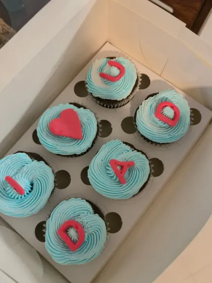 Another color option for my Father's Day cupcake set. This one uses light blue frosting with red letters to spell out "I ❤️ DAD".
