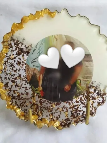 This photo frame combines preserved rose petals with gold leaf and a clean white resin base. It's a beautiful way to display a cherished photo while incorporating a floral memory directly into the artwork.