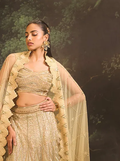 From the first twirl to the final glance, our Jade Lehenga Set is designed to make you shine brighter than any star.