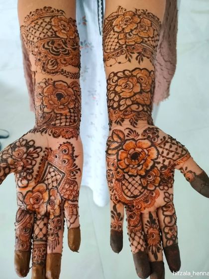 Another stunning design from my Eid collection, featuring bold flowers and detailed patterns on the palms.