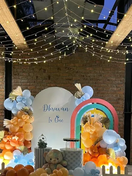 A detailed shot of the teddy bear theme, focusing on the custom backdrop and the arrangement of props like the teddy bear and cake stand.