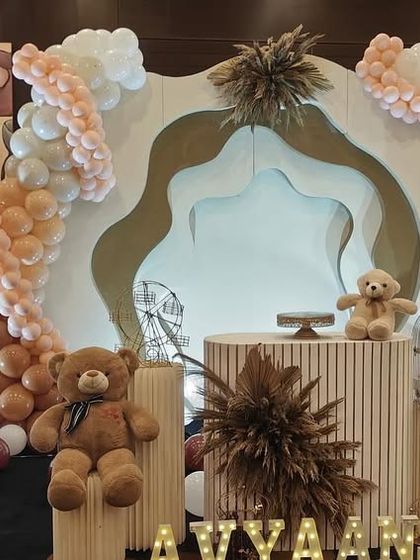 A beautiful 3D panel teddy bear theme with neutral-colored balloons. The layered backdrop adds depth, and the various teddy bears make the setup feel warm and cuddly.
