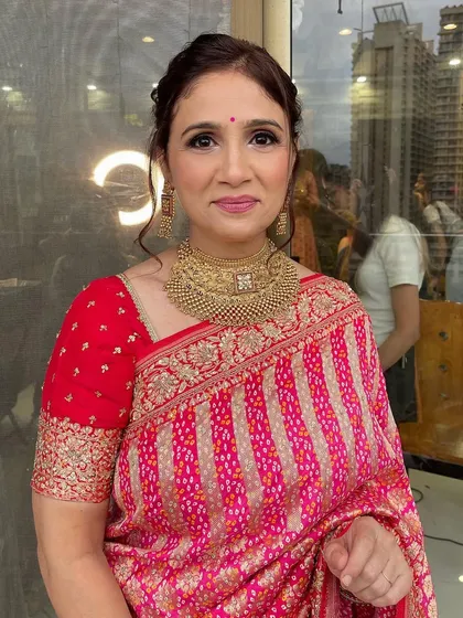 Matured skin makeup that is graceful and timeless. This client looked stunning in her red and pink bandhani saree with a soft, classic makeup look.