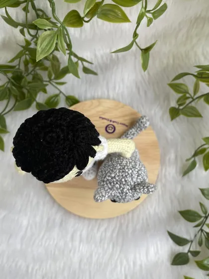 A boy and his best friend! This custom order was for a replica doll of a little boy and his pet cat, complete with a wooden base for display. It’s a wonderful way to celebrate the bond between a child and their pet.