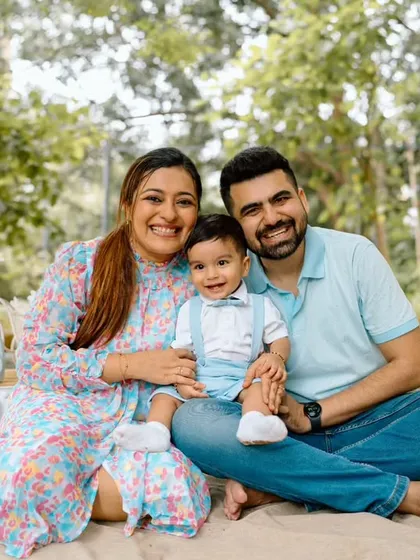 An outdoor family picnic session is the perfect way to capture genuine smiles. Here, we used the soft afternoon light in a Mumbai park to create a warm, relaxed portrait of this beautiful family of three.