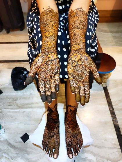 Hajira Mehendi Artist - Mehndi Artist Services Complete Bridal Packages (Hands & Feet) photo 5