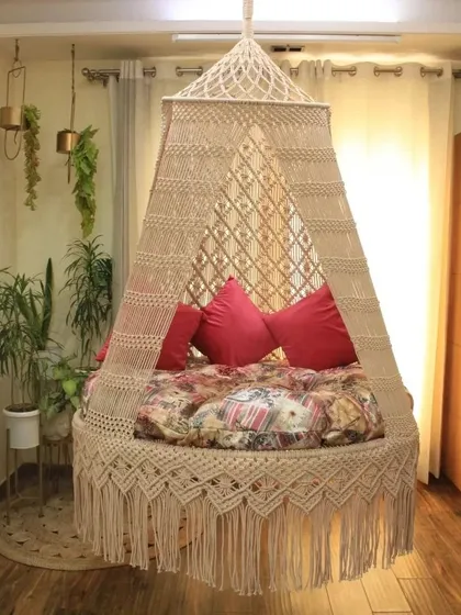 This dual seater swing features a beautiful diamond pattern in the macrame. Paired with printed cushions, it creates a unique and personalized look.