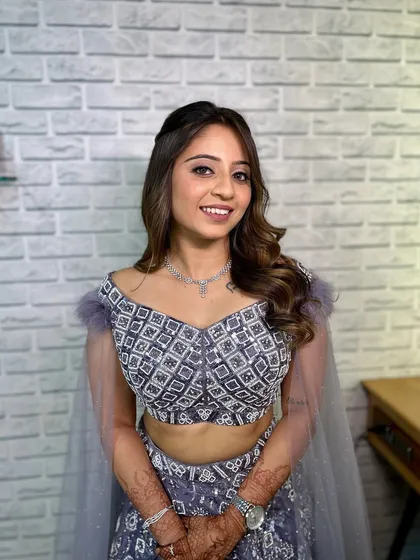 A full view of this gorgeous engagement look. The soft curls and glowing makeup create a romantic and modern bridal style.