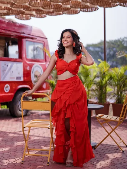 The red co-ord set looks amazing against the backdrop of a red food truck, creating a fun and quirky vibe.