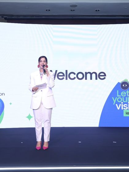 Welcoming everyone to Season 9 of Samsung EDGE. A clean, bright stage for a forward-thinking event.