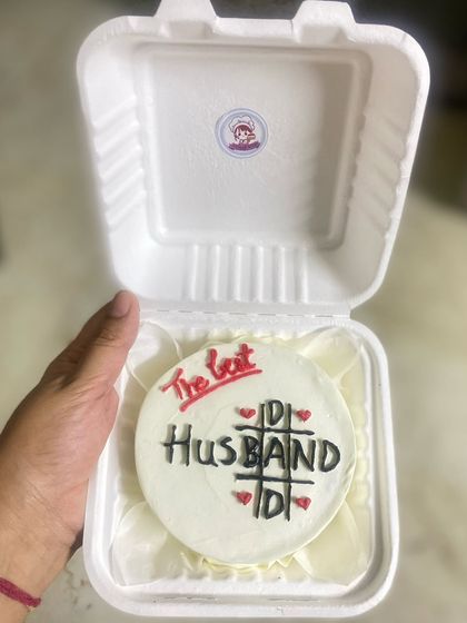 A close-up of the hand-piped details on our vanilla bento cake for a new dad.