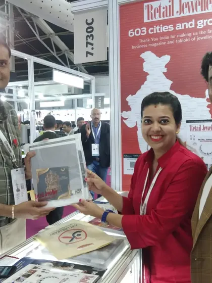 Engaging with visitors at the IIJS Premiere 2022 trade show. For brand promotions and exhibitions, I act as an extension of your team, drawing in crowds and effectively communicating your product's value.