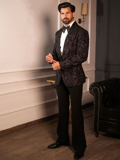 The tailored fit of the Starry Black Tuxedo ensures a sharp and polished silhouette from every angle.