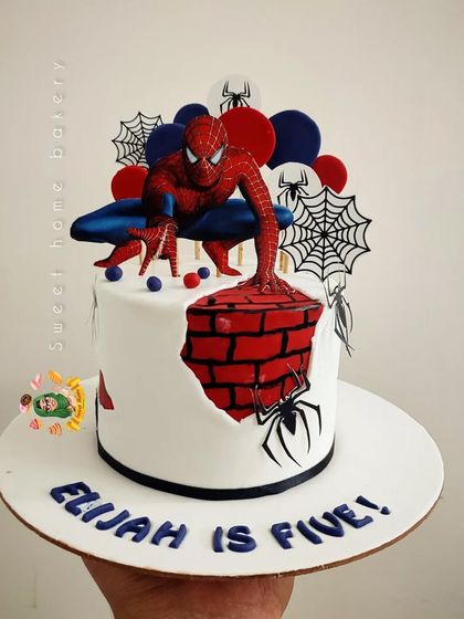 Your friendly neighborhood Spider-Man, ready for action! This cake features a fault-line design revealing a brick wall, with a dynamic Spider-Man figure perched on top. It's a modern and exciting take on a classic superhero theme.