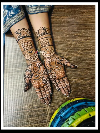 The front of the hands for the groom's sister, with a stunning design featuring peacocks and detailed fill-work.