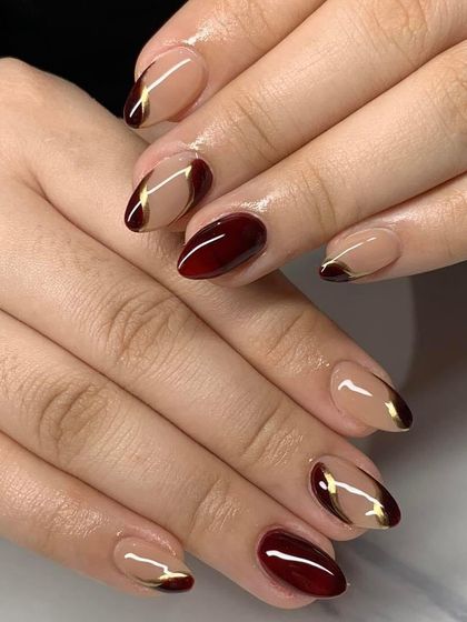A beautiful design with a deep red and gold chrome accent. The combination of glossy red and metallic gold is luxurious.