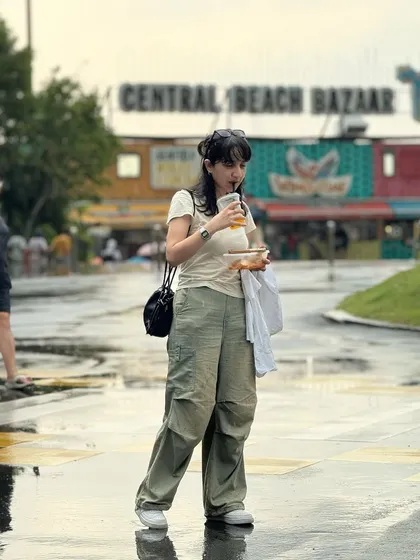 A casual look featuring my custom-fit, light green cargo pants. The baggy silhouette and practical design are core elements of my streetwear aesthetic.