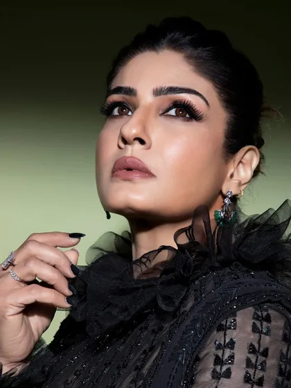We were honored to create this bold and glamorous look for the stunning Raveena Tandon. This chic, black nail style proves that elegance is all in the details. Get your own celebrity-approved manicure with us.