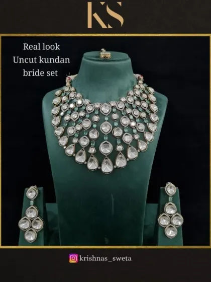 A beautiful version of our uncut Kundan set with mint green accents, offering a soft and modern twist on a classic design.