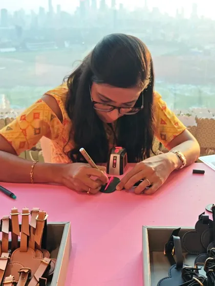 This is me in my element, completely focused on the piece in front of me. Whether I am at a bustling event or in my studio, every creation receives my full attention and care, ensuring it is something truly meaningful.